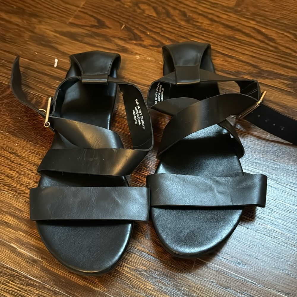 H&M Cross Gladiator Flat Sandals Sz 7 Never Worn